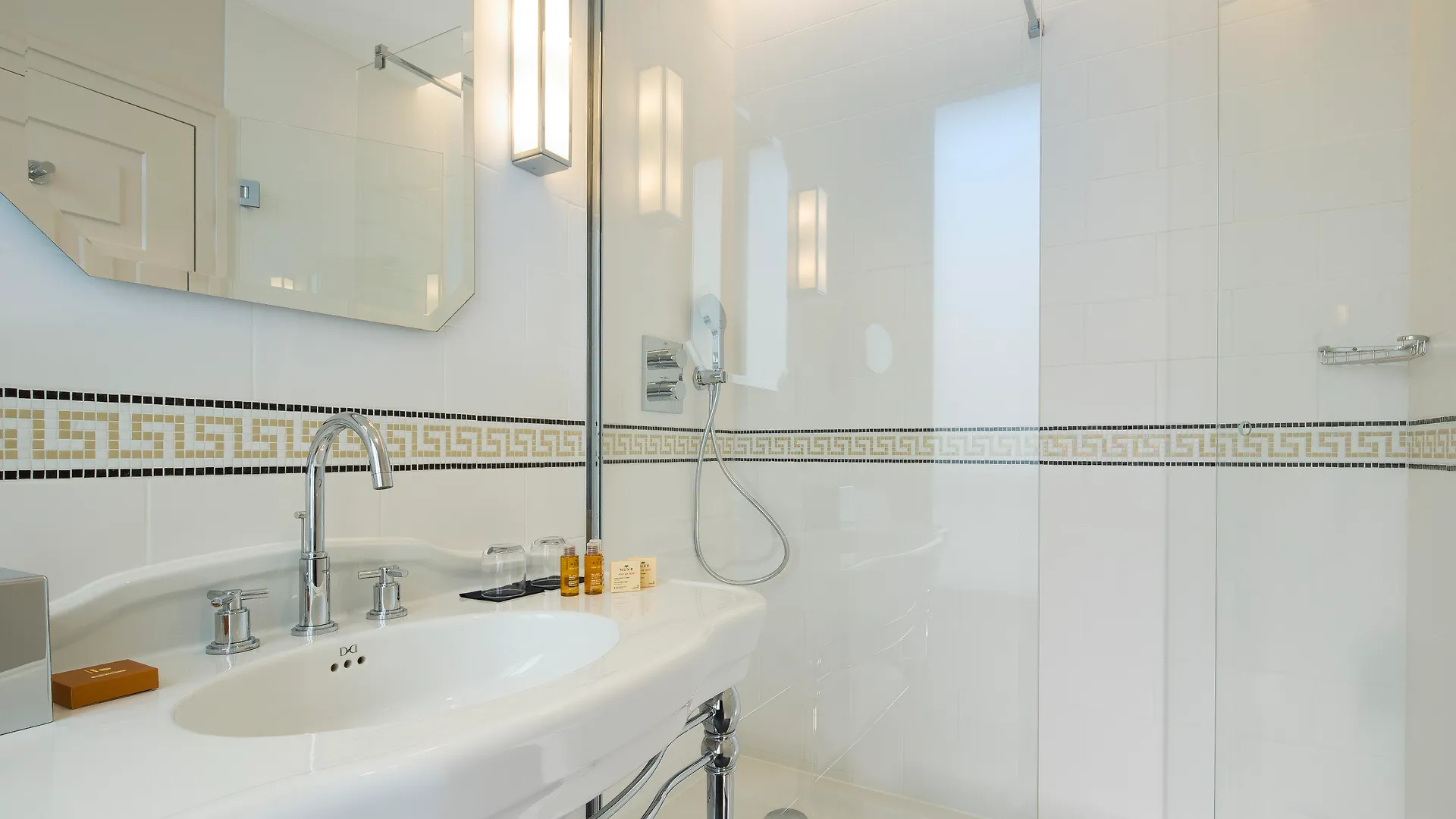 Le Tsuba Hotel 4*